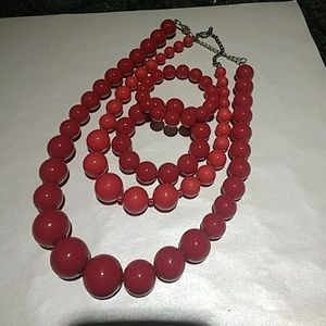 2 necklaces 2 bracelets